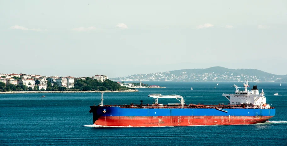 Chartering & Commercial Advisory